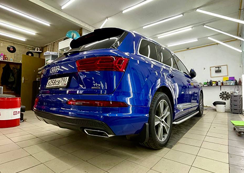 Audi Q7 после полировки в боксе студии